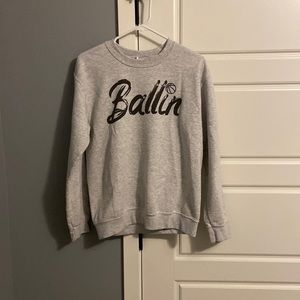 “Ballin” crewneck in the color grey size small